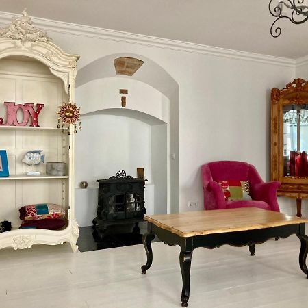 Shabby Chic - Apartment In The Heart Of Vilnius Old Town Exterior photo